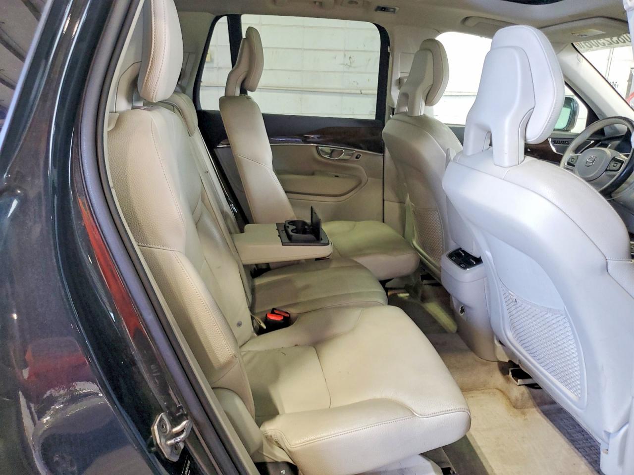 2016 VOLVO XC90