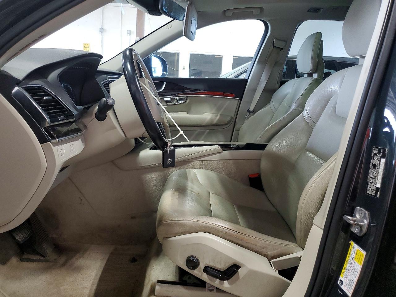2016 VOLVO XC90