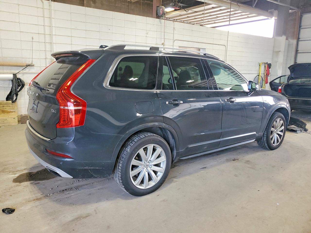 2016 VOLVO XC90