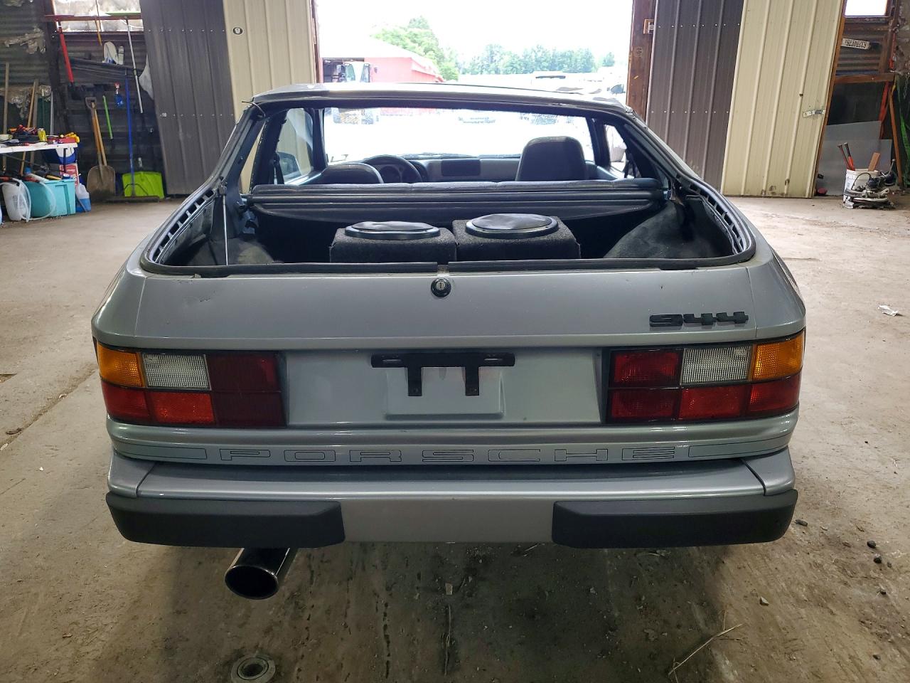 1983 PORSCHE 944