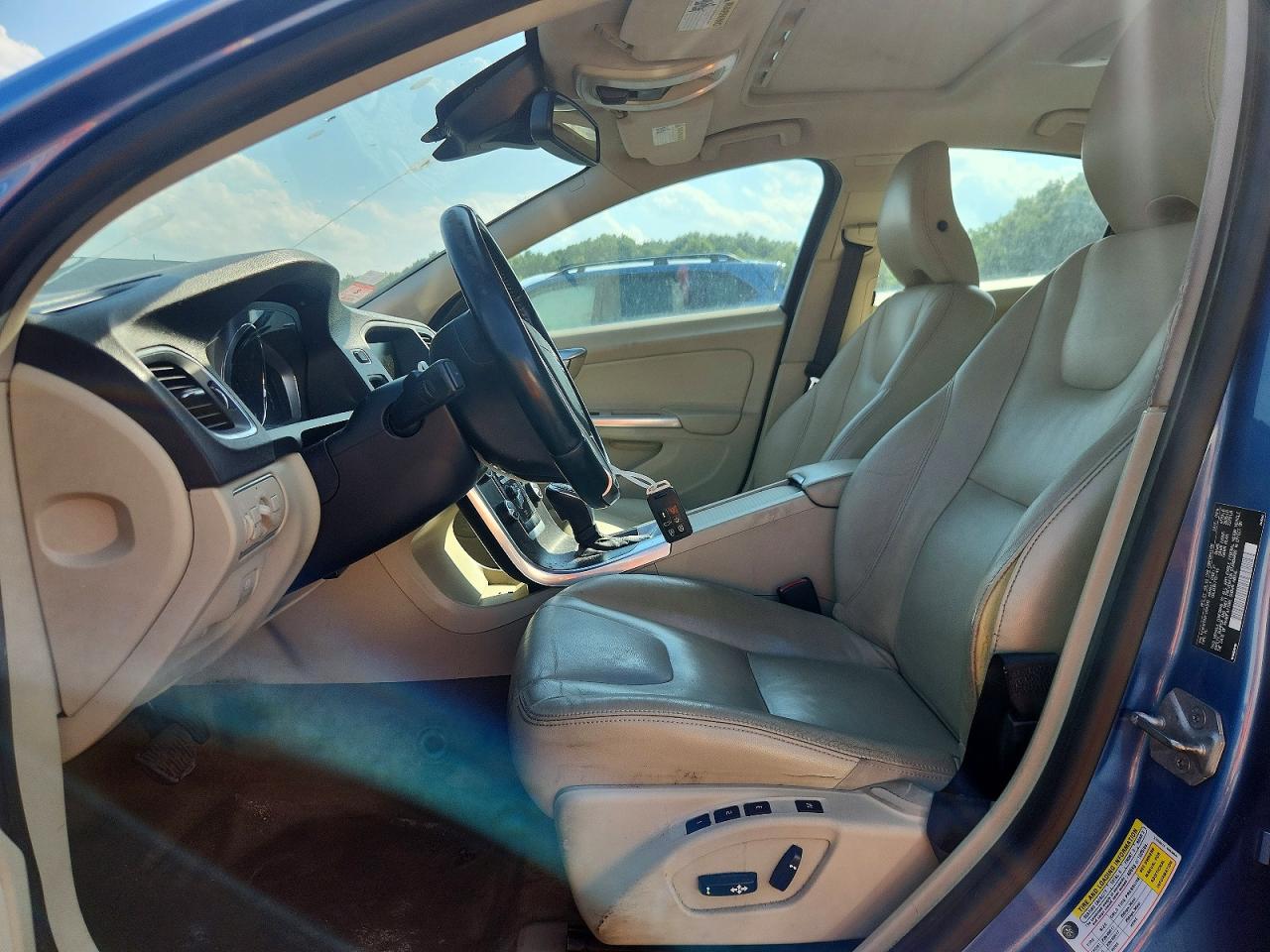 2015 VOLVO S60