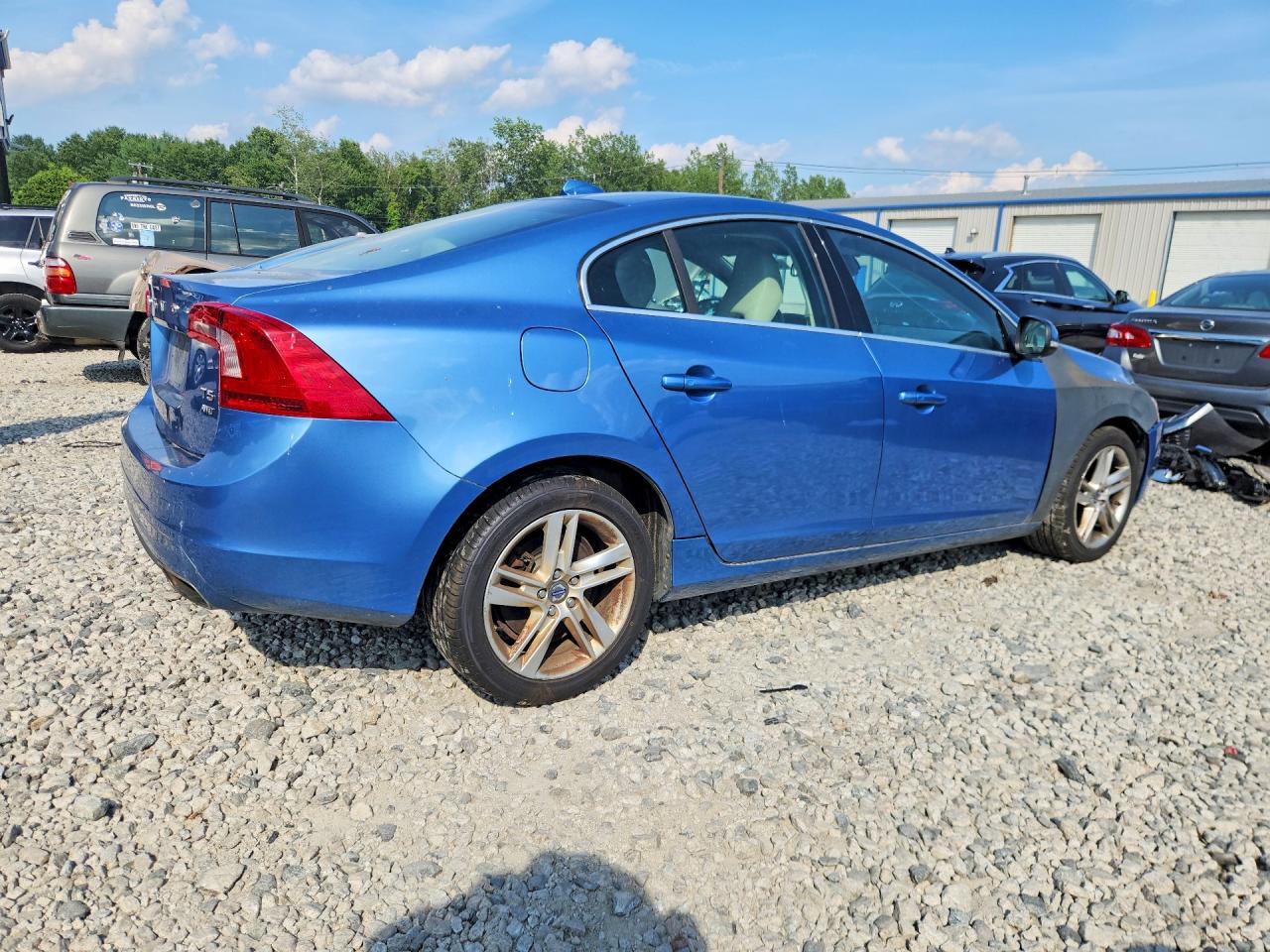 2015 VOLVO S60