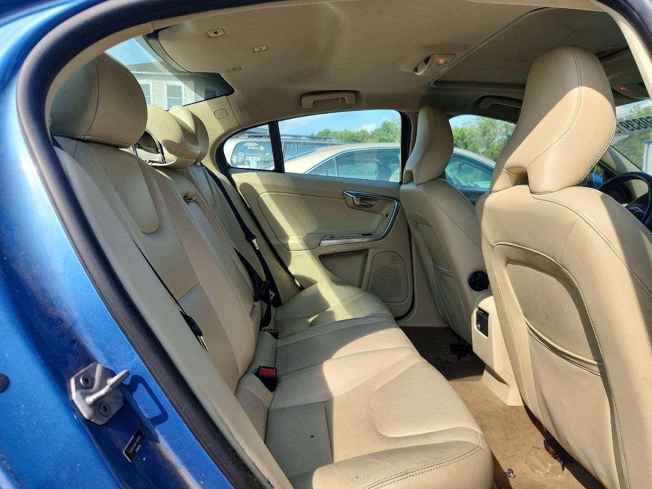2015 VOLVO S60