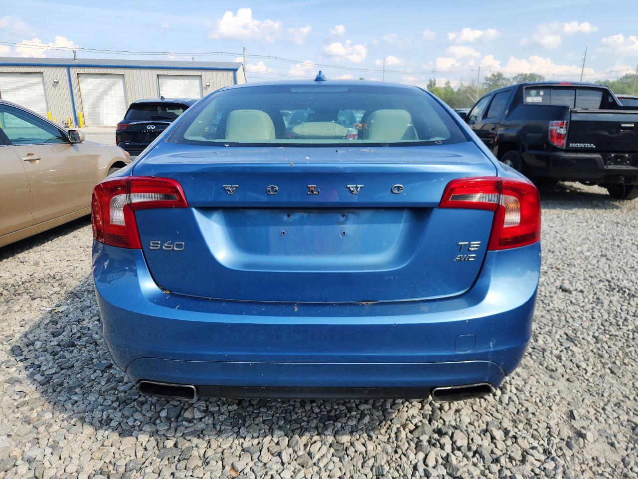 2015 VOLVO S60
