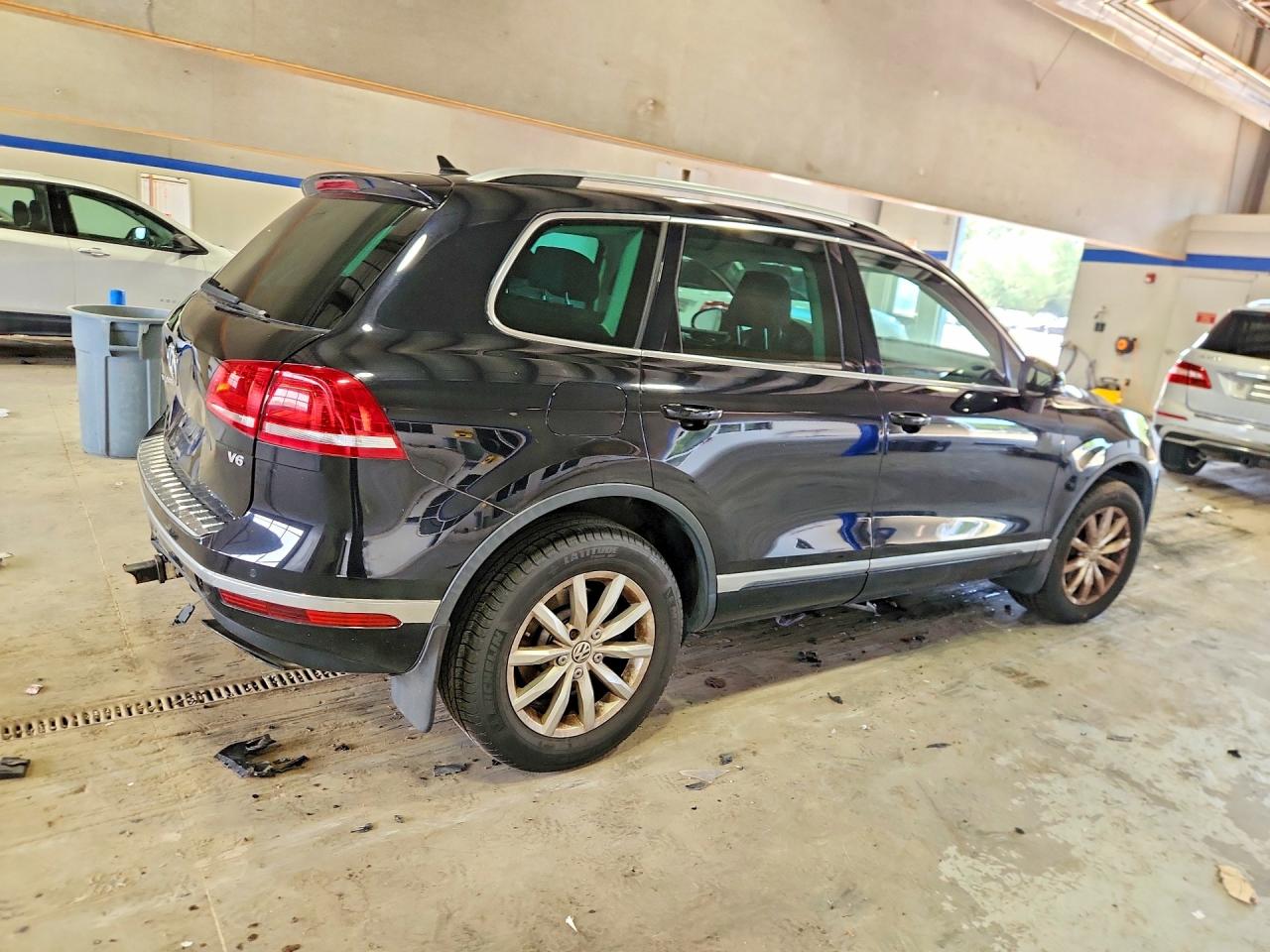 2016 VOLKSWAGEN TOUAREG