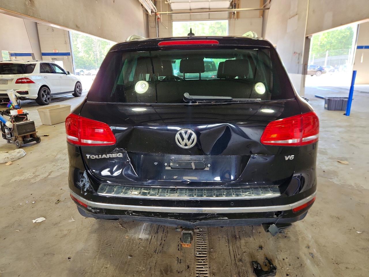 2016 VOLKSWAGEN TOUAREG