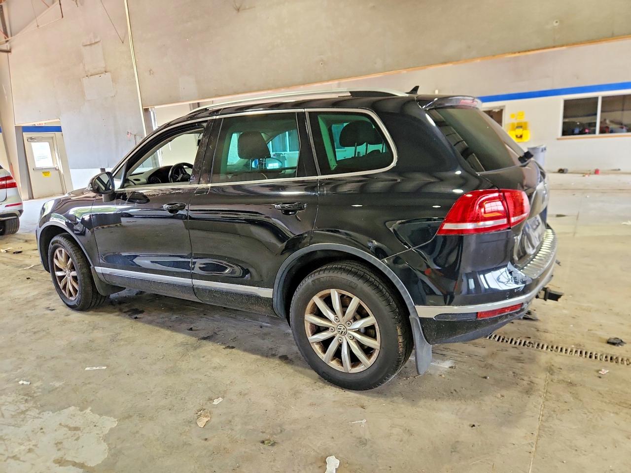 2016 VOLKSWAGEN TOUAREG