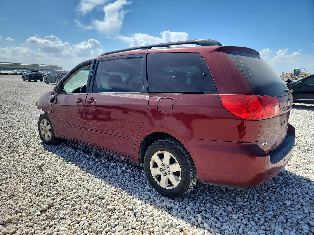2010 TOYOTA SIENNA