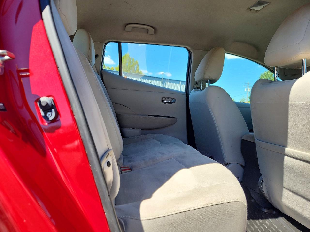 2011 NISSAN LEAF