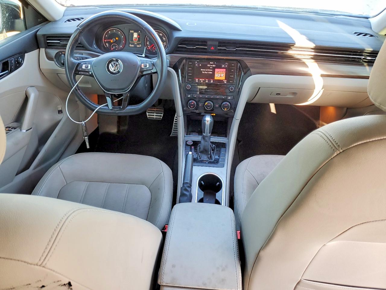 2020 VOLKSWAGEN PASSAT