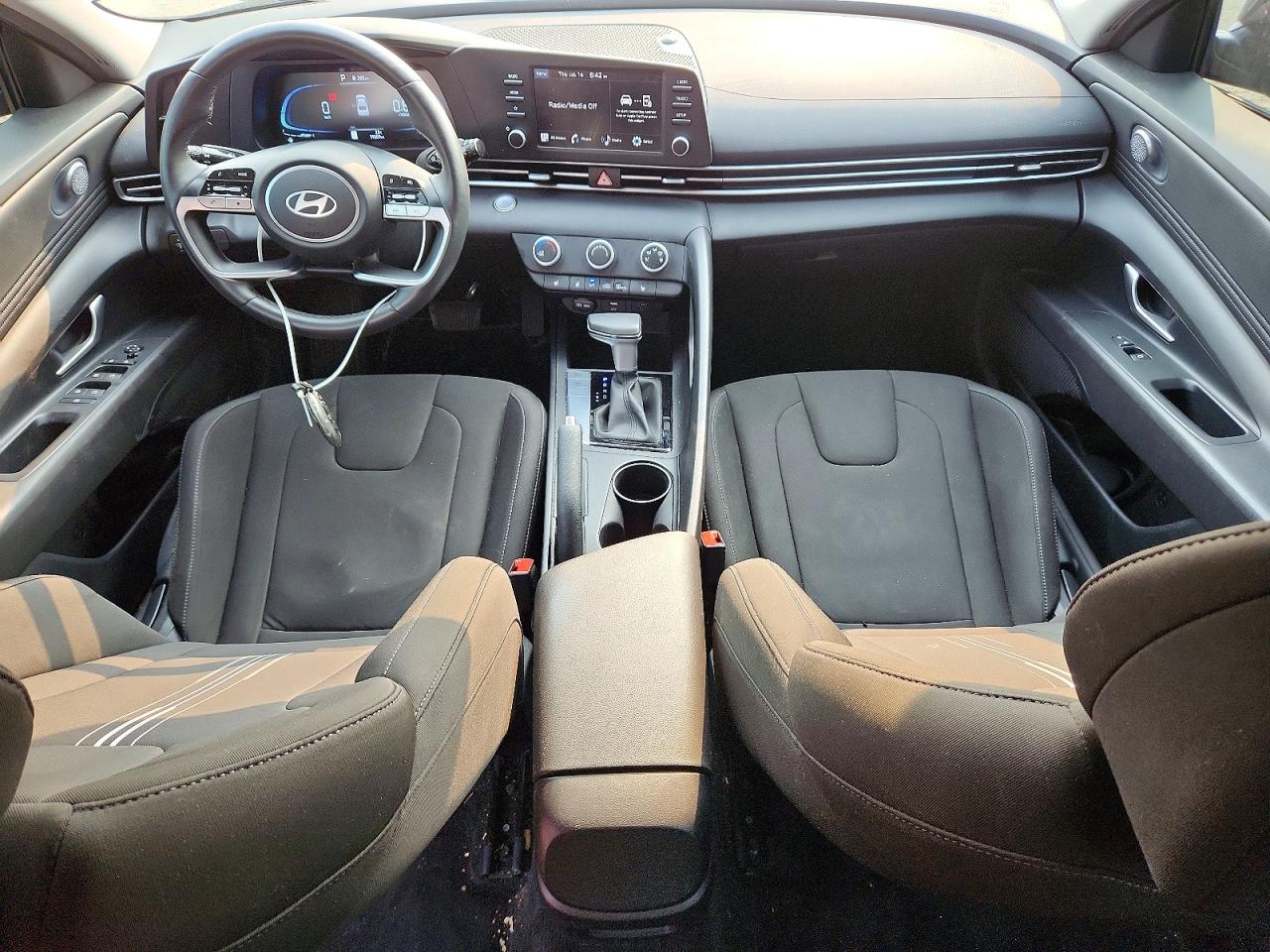 2024 HYUNDAI ELANTRA