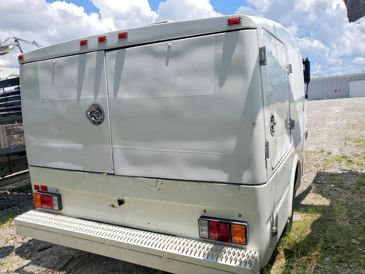 2007 ISUZU NPR