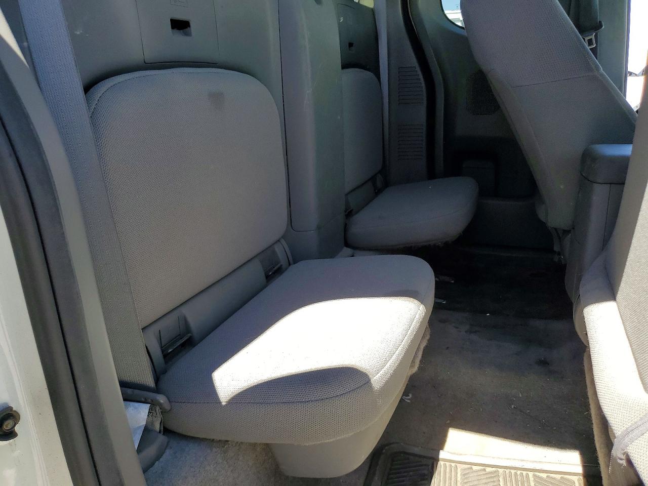 2015 NISSAN FRONTIER