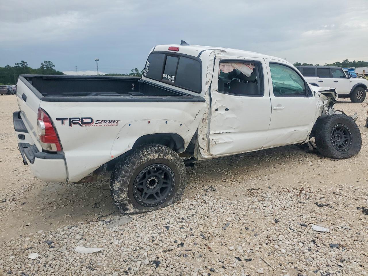 2015 TOYOTA TACOMA
