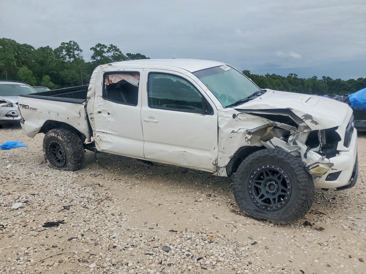 2015 TOYOTA TACOMA