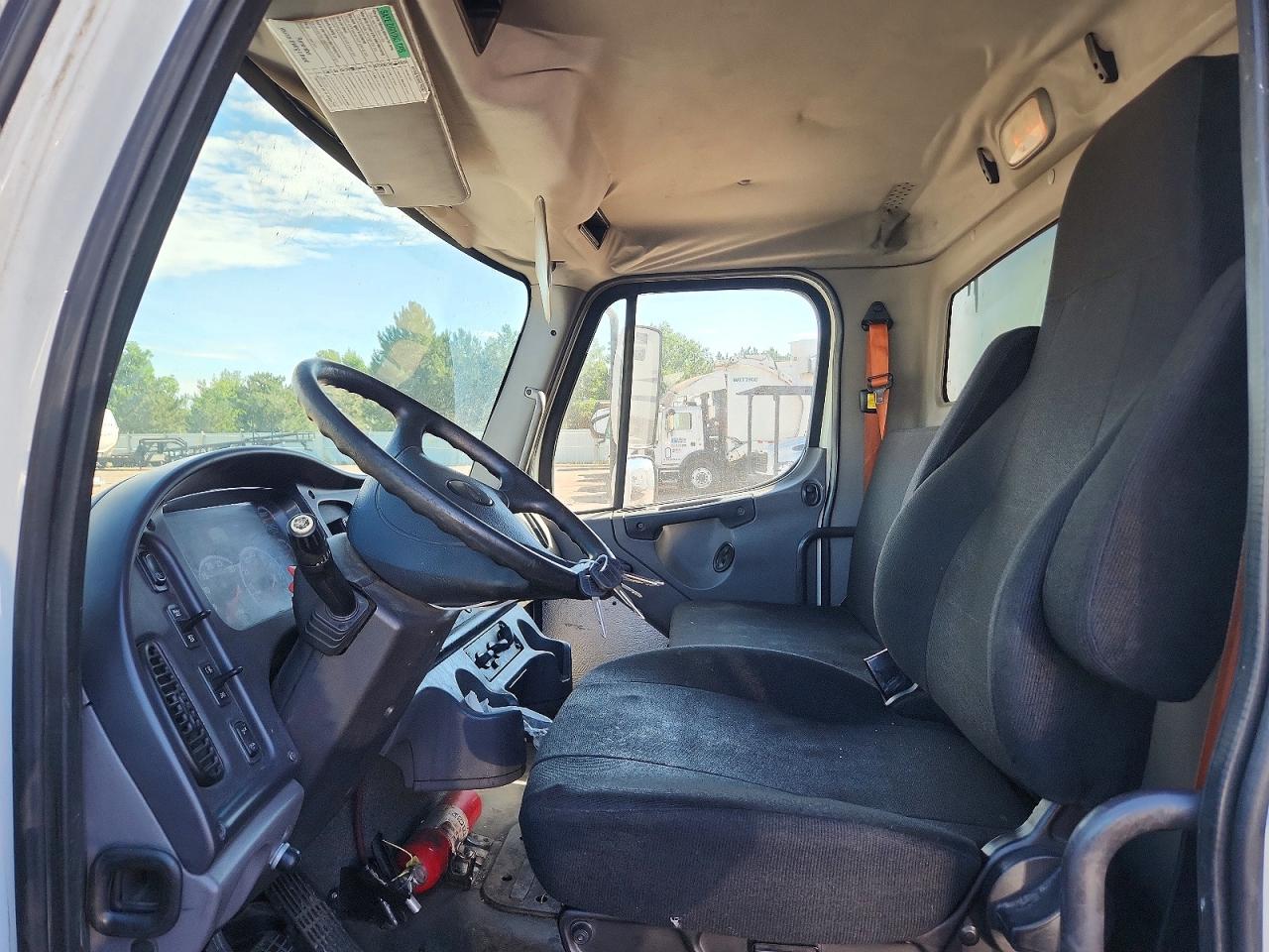 2014 FRHT - FREIGHTLINER M2 106 MED