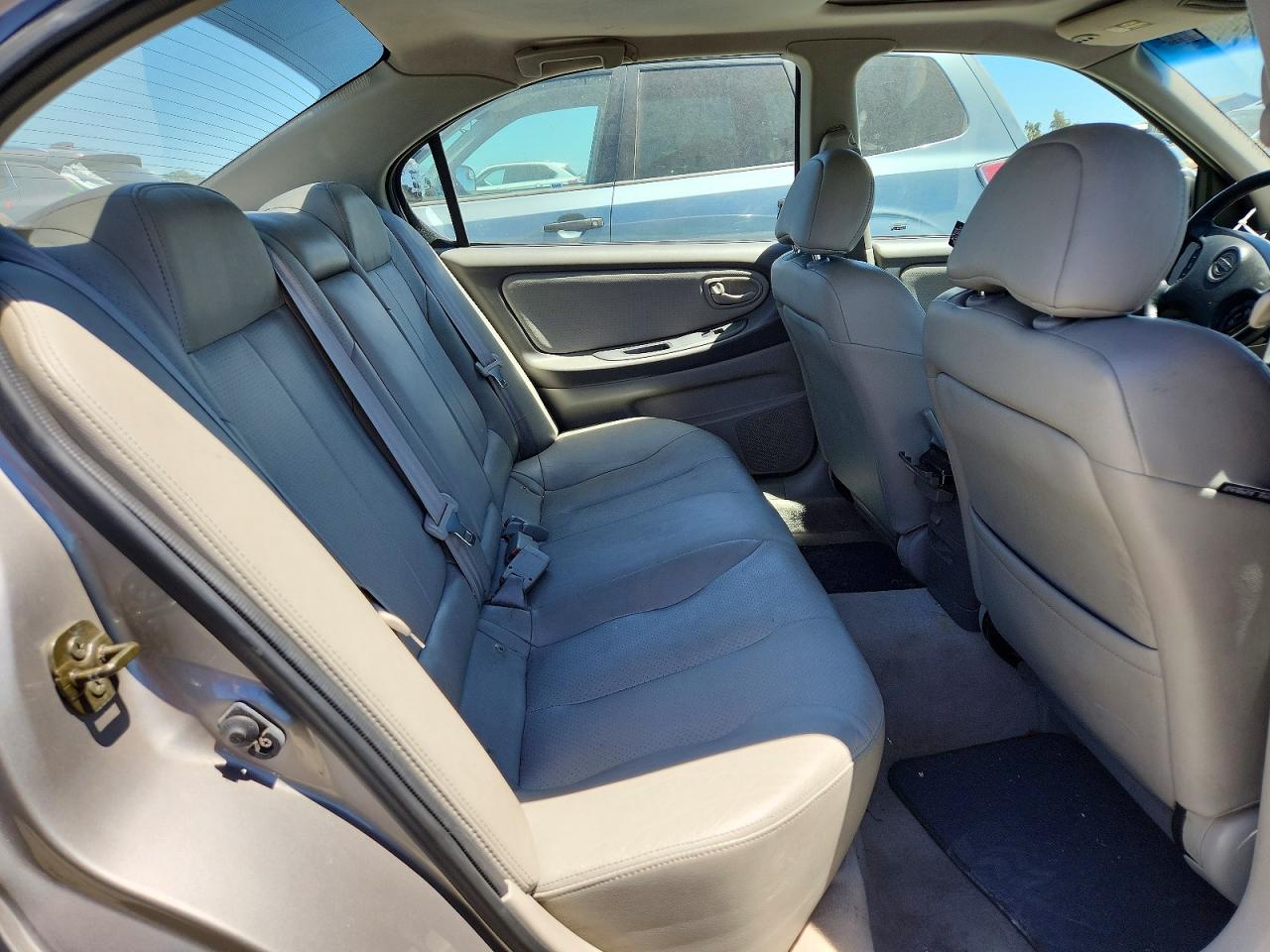 2001 NISSAN MAXIMA
