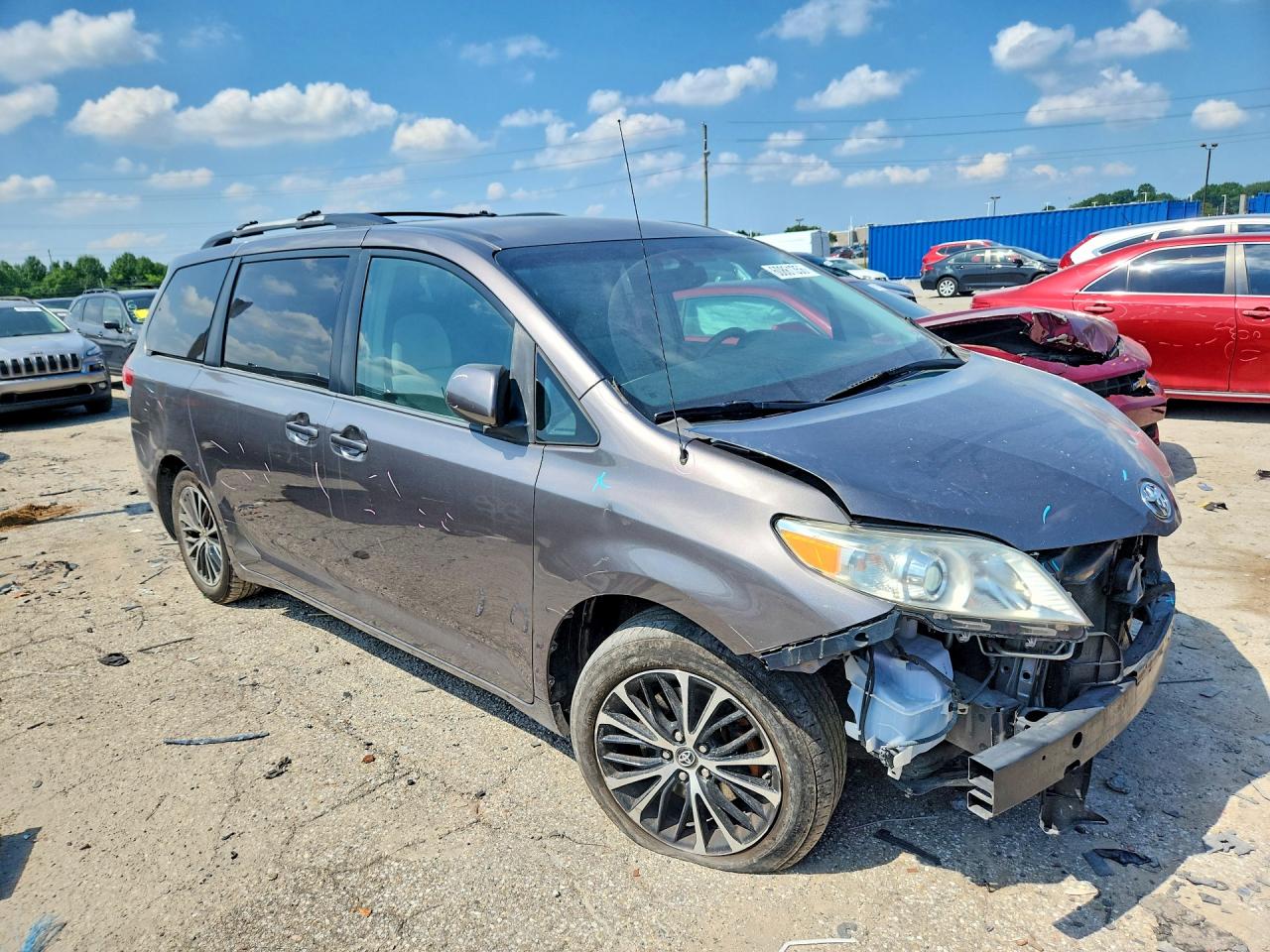2013 TOYOTA SIENNA