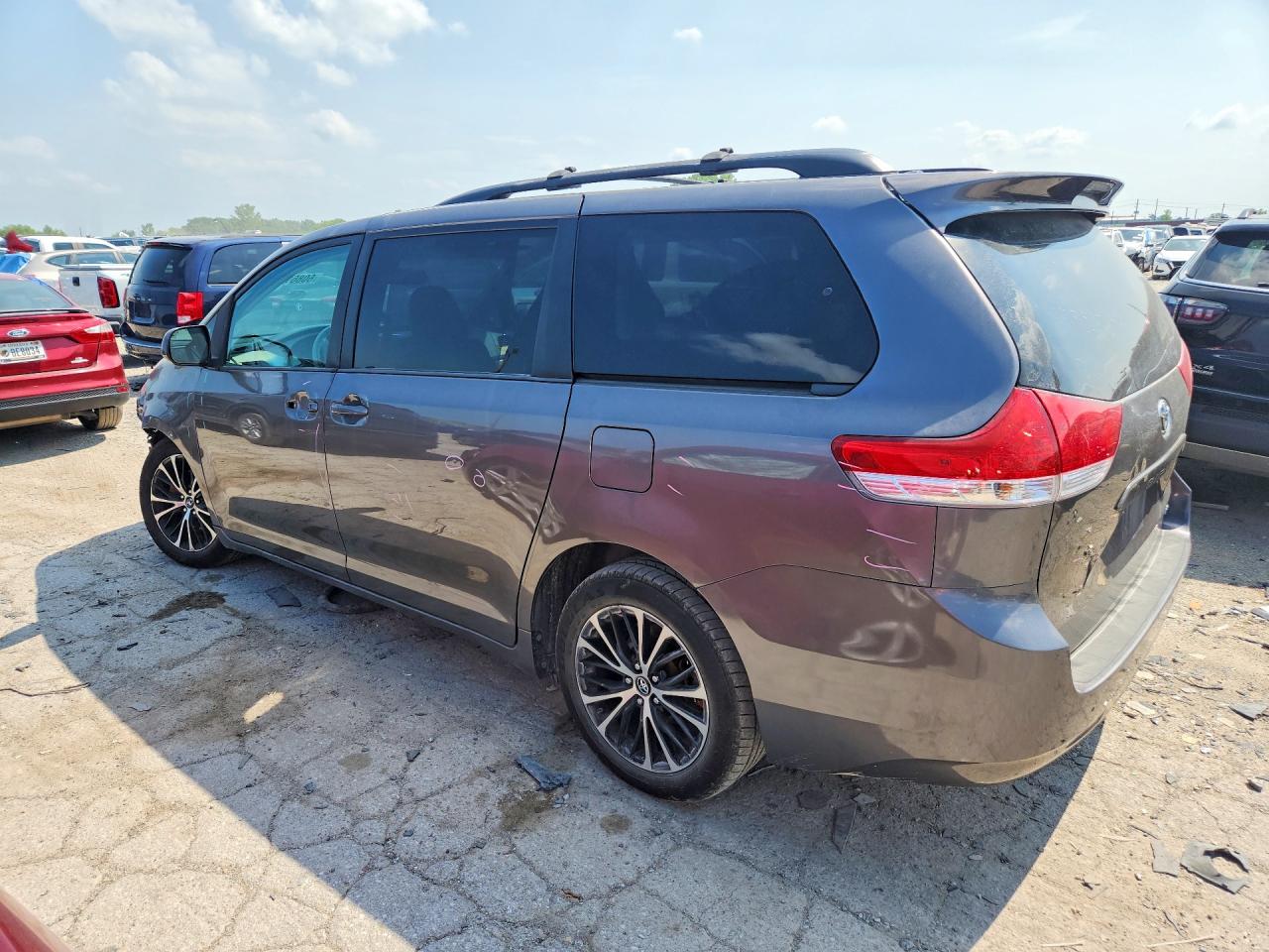 2013 TOYOTA SIENNA