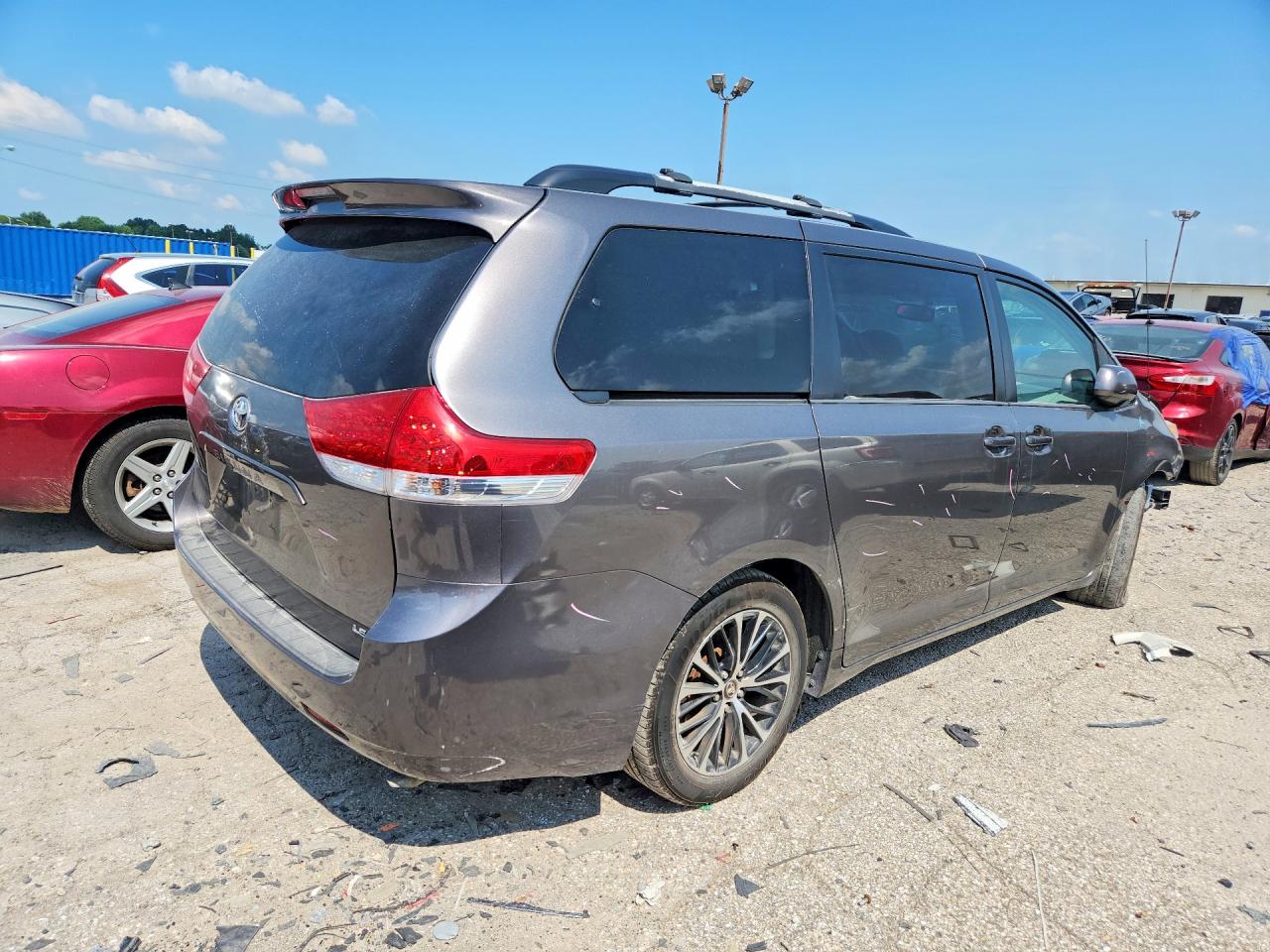 2013 TOYOTA SIENNA