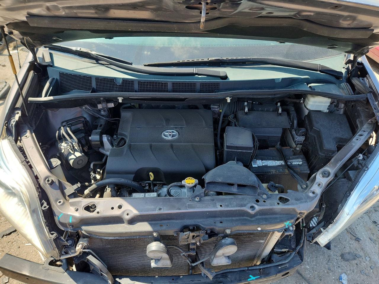 2013 TOYOTA SIENNA