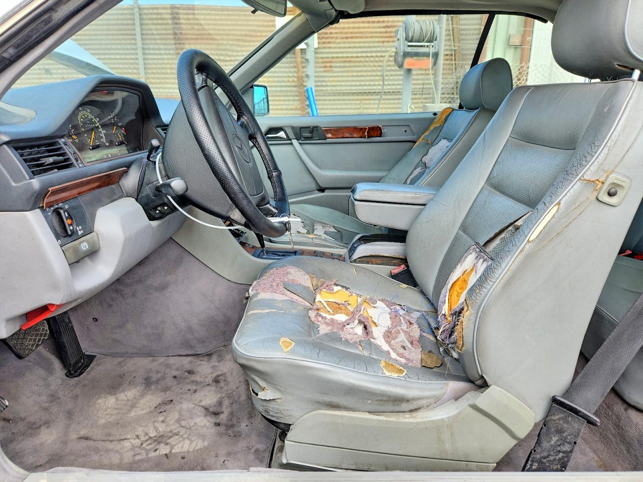 1995 MERCEDES-BENZ E-CLASS