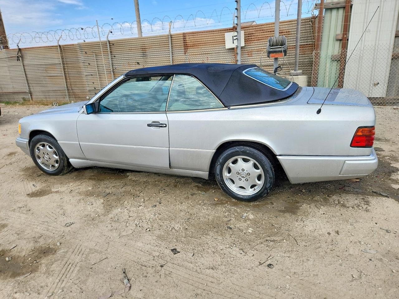 1995 MERCEDES-BENZ E-CLASS