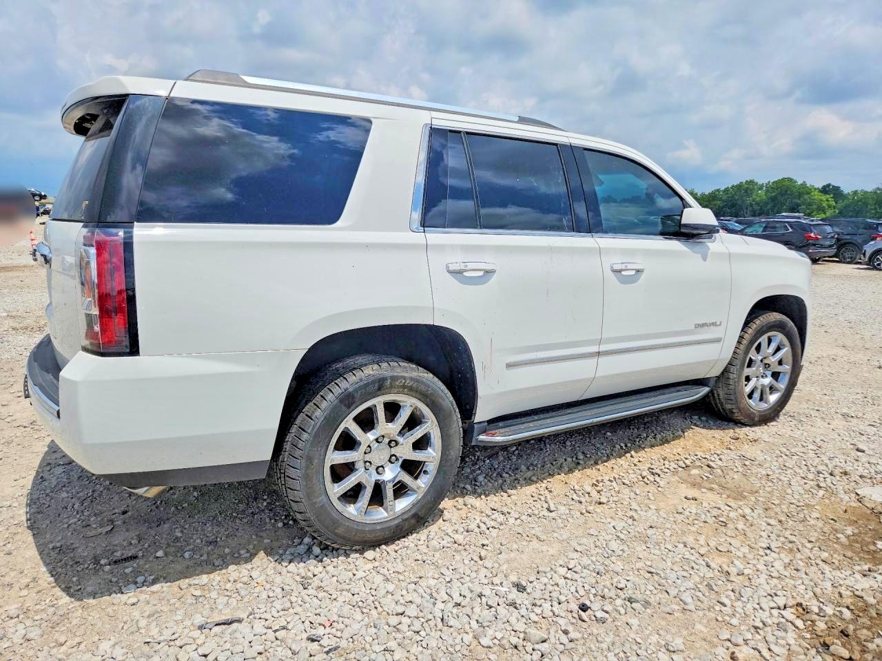 2017 GMC YUKON