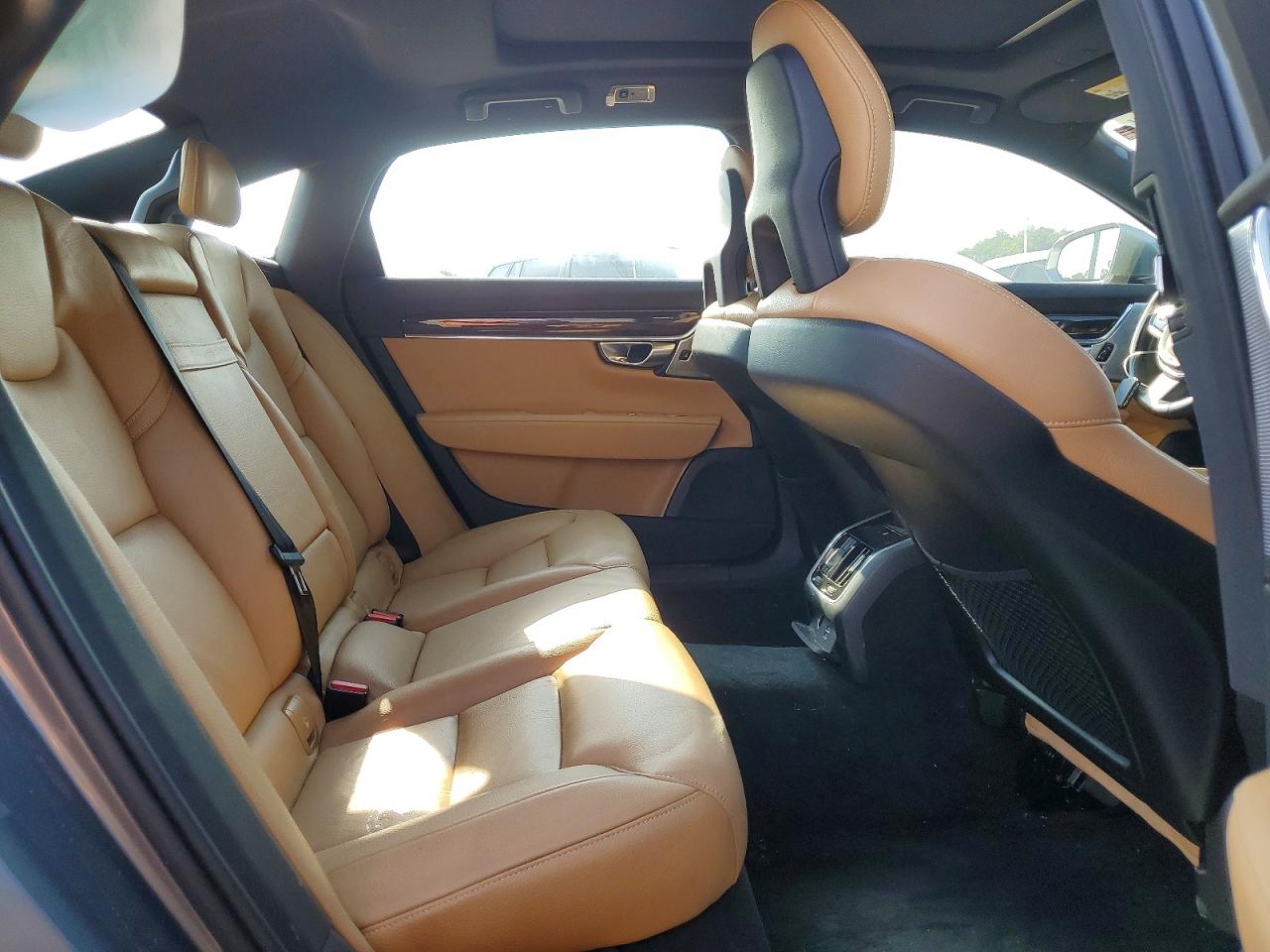 2018 VOLVO S90