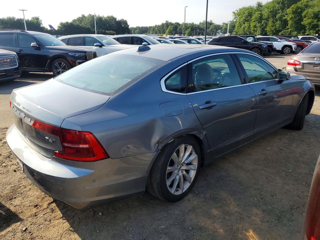 2018 VOLVO S90
