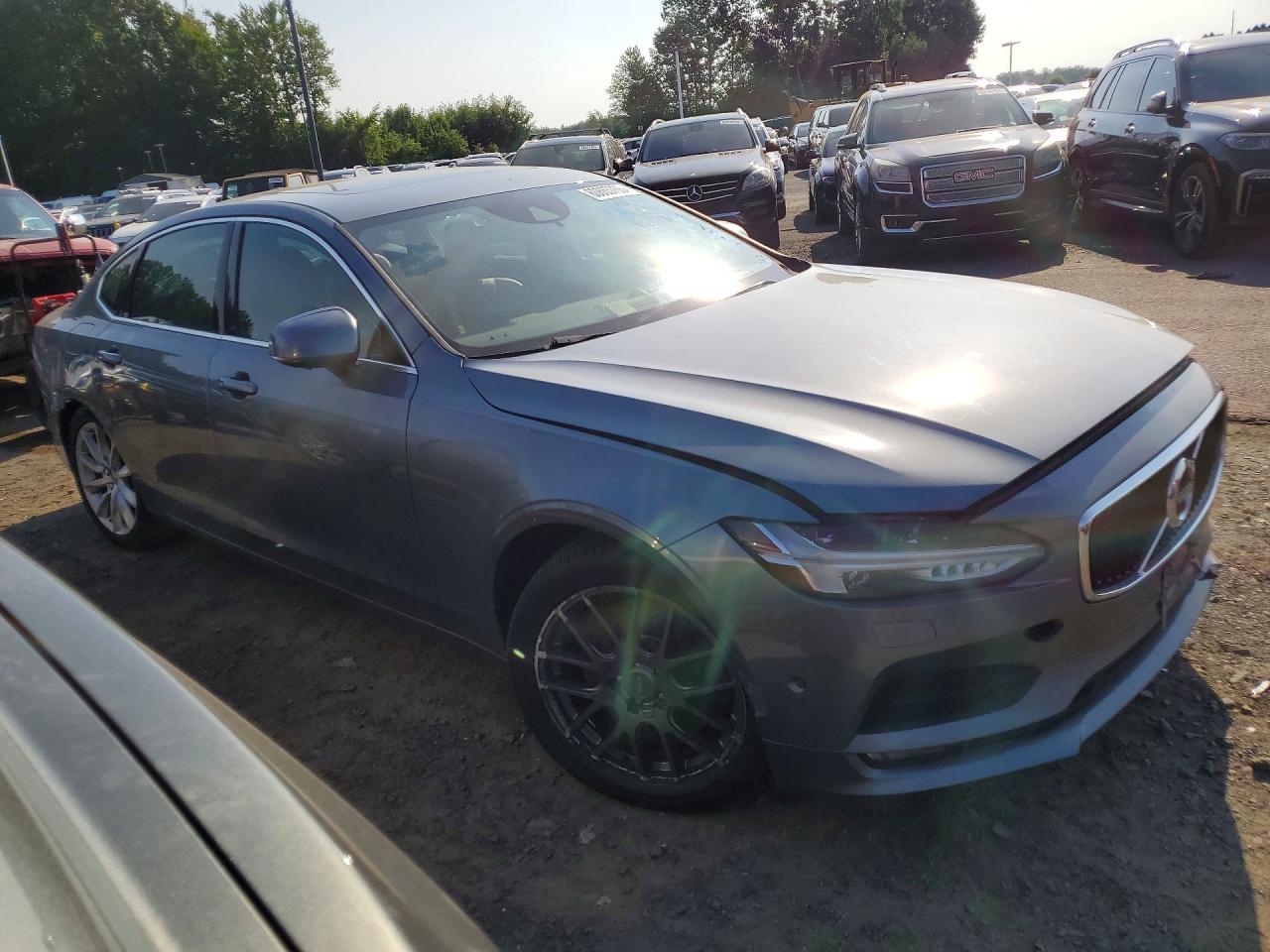 2018 VOLVO S90