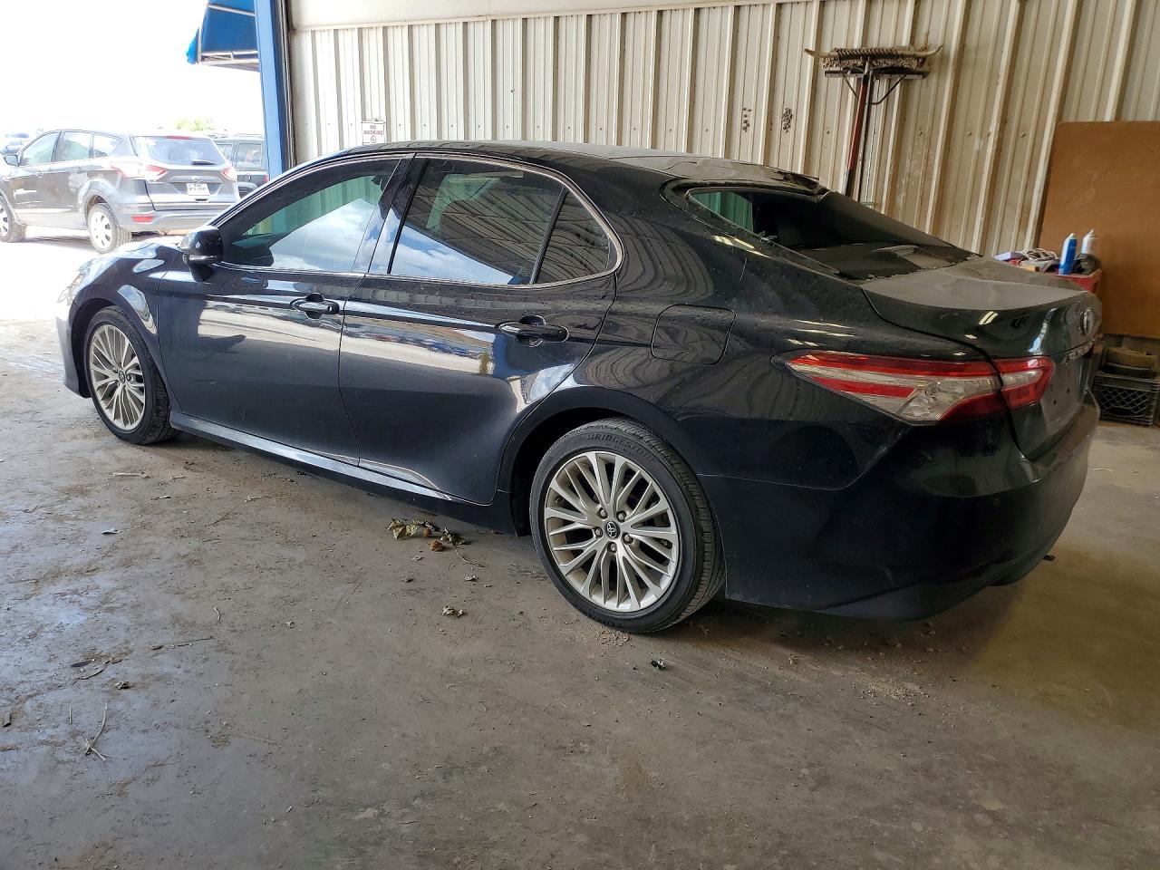 2018 TOYOTA CAMRY