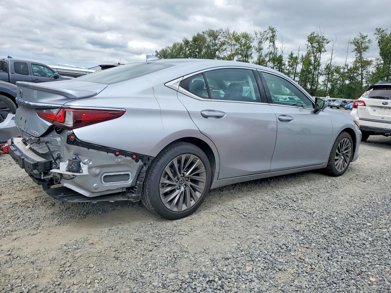 2024 LEXUS ES300