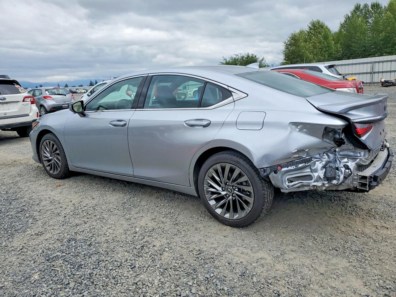 2024 LEXUS ES300