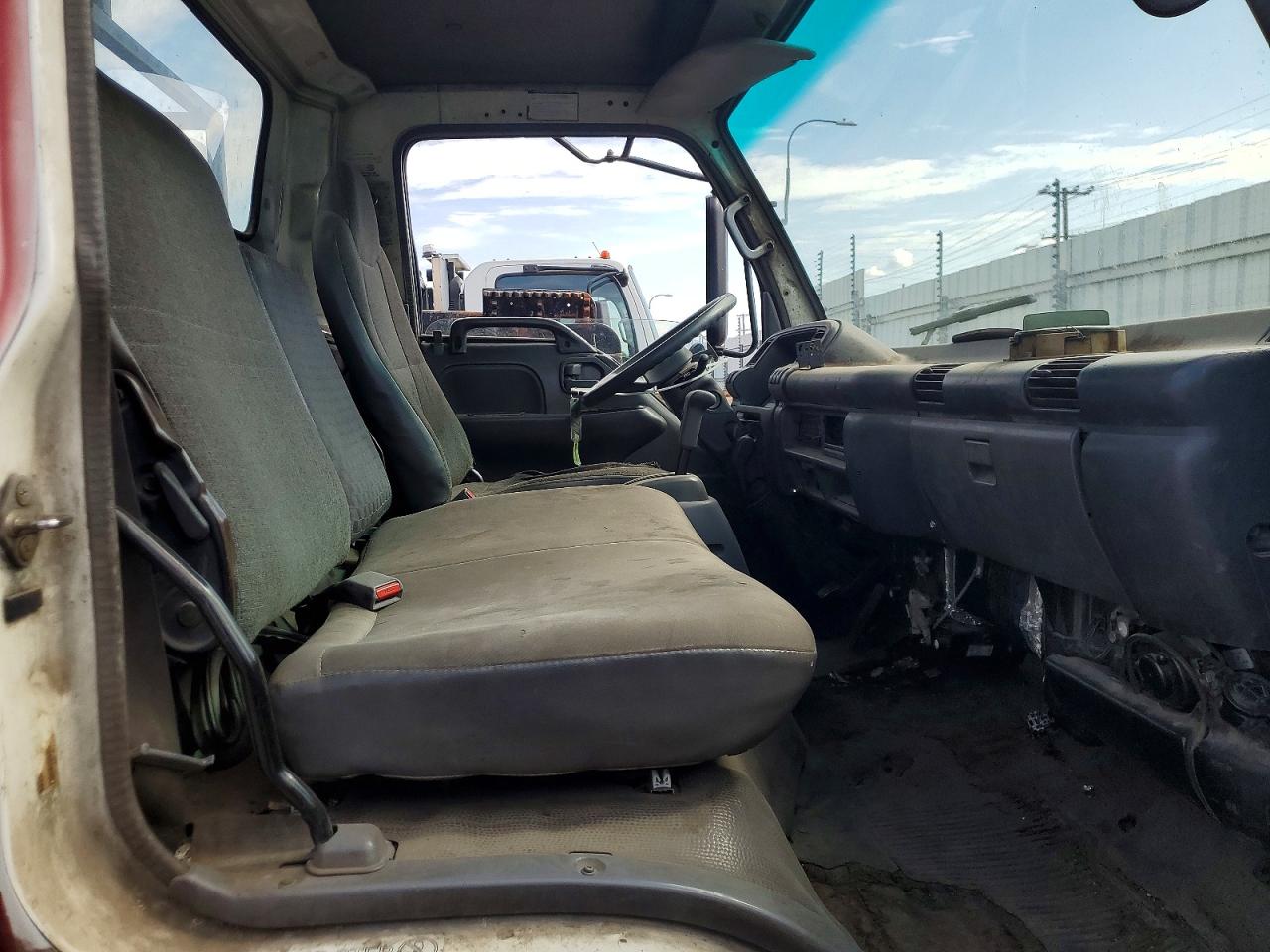 2006 ISUZU NPR
