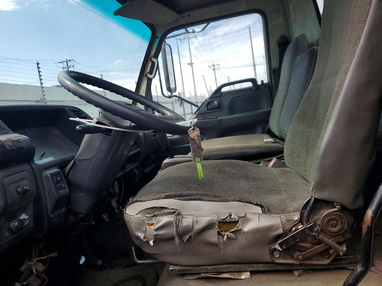 2006 ISUZU NPR