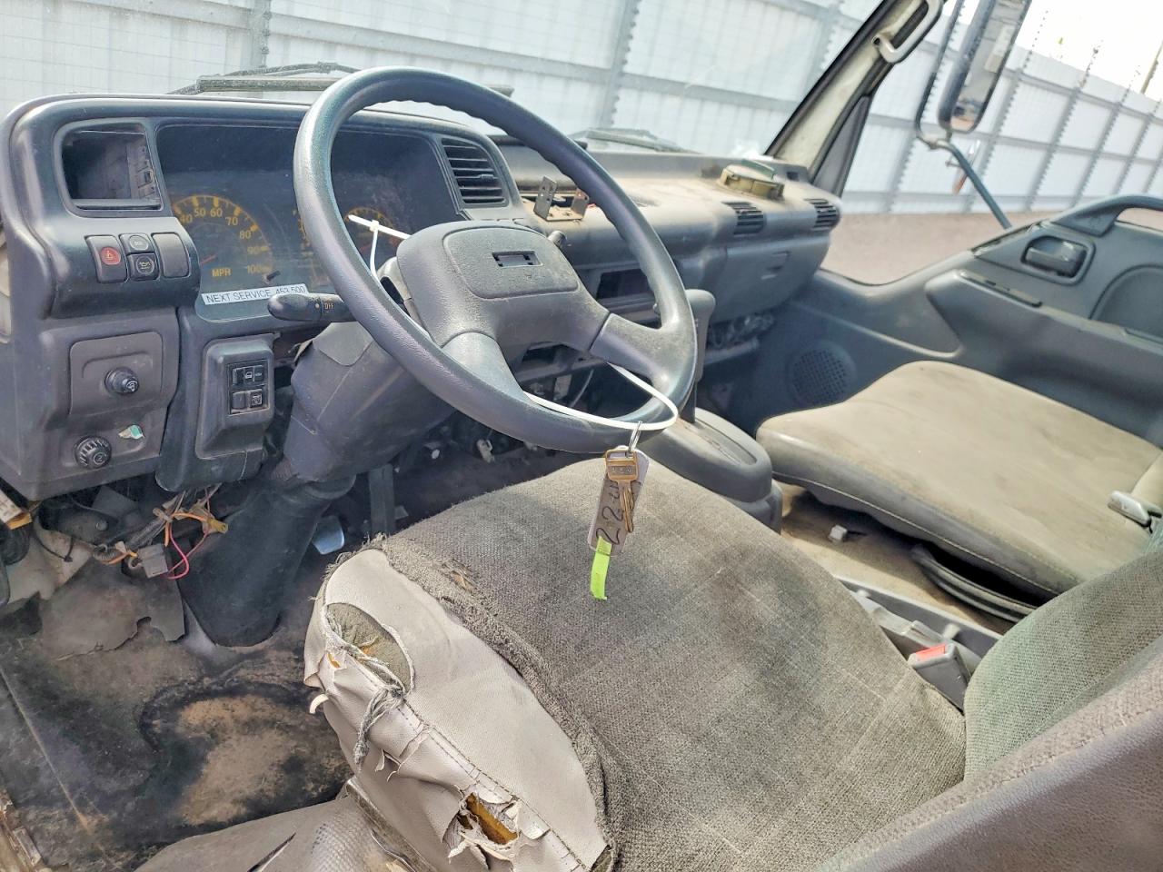 2006 ISUZU NPR