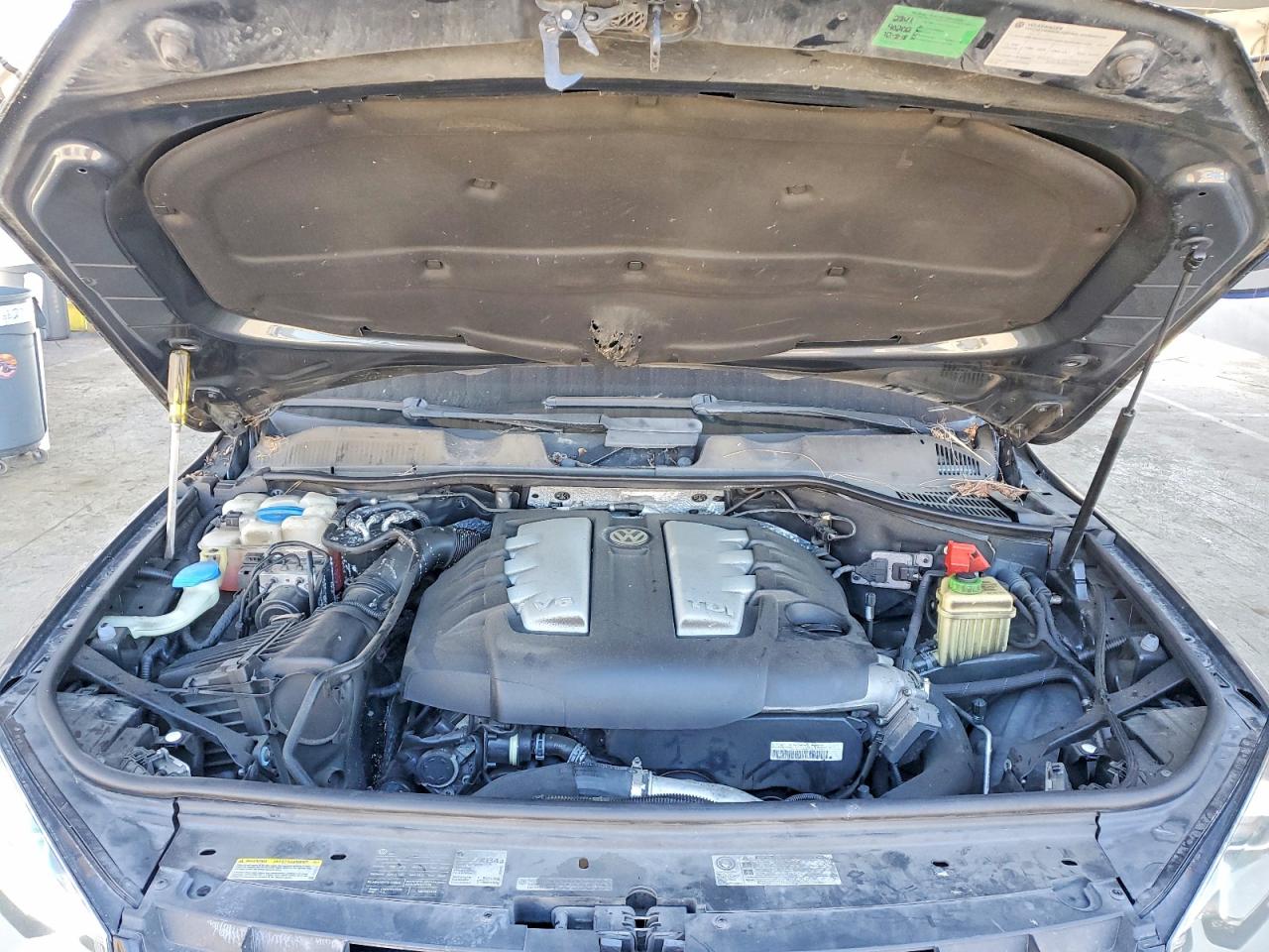 2012 VOLKSWAGEN TOUAREG