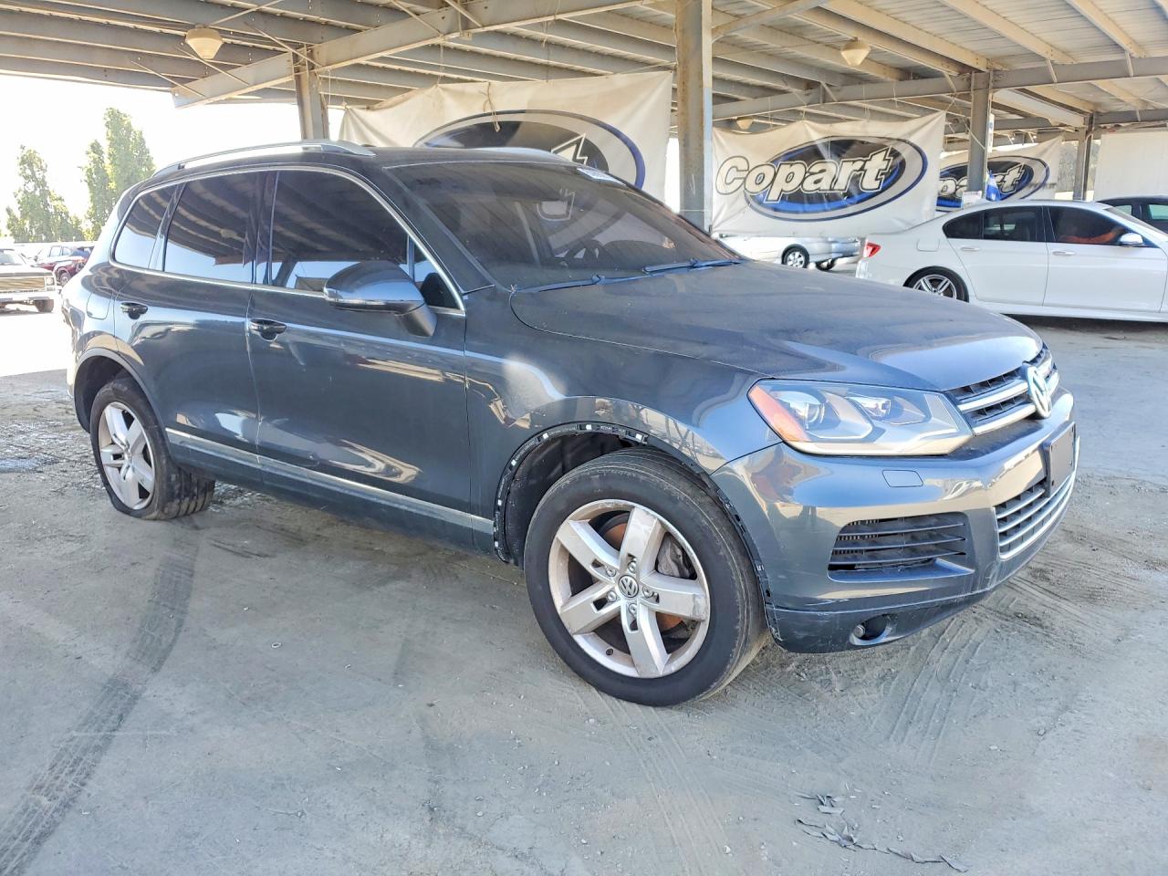 2012 VOLKSWAGEN TOUAREG