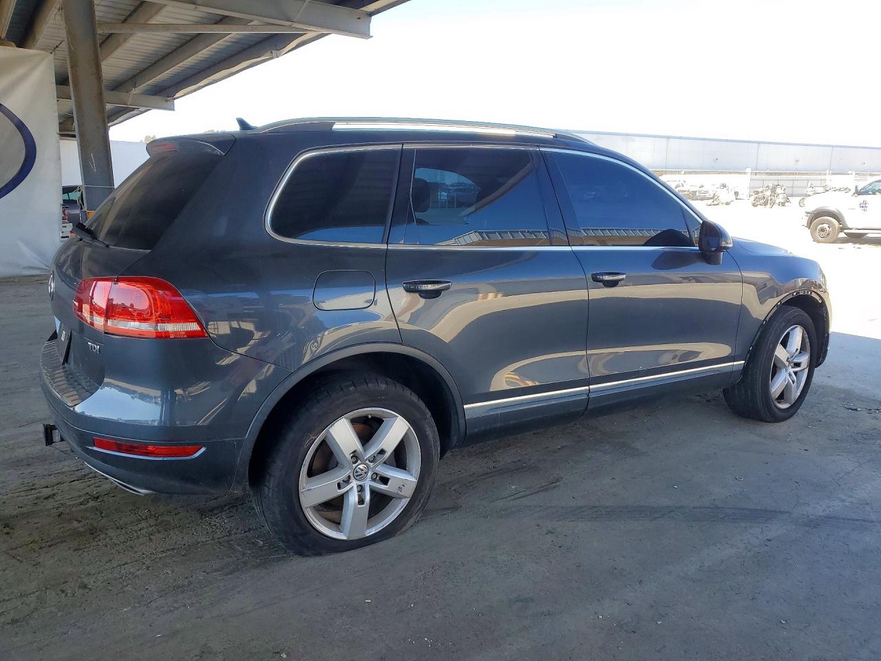 2012 VOLKSWAGEN TOUAREG