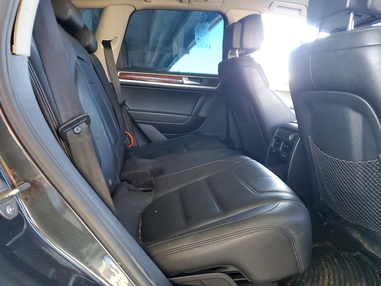 2012 VOLKSWAGEN TOUAREG