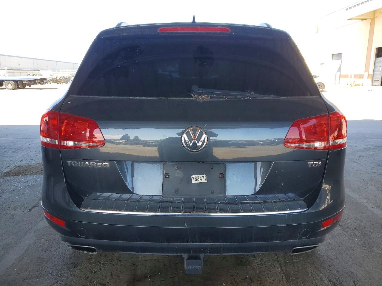 2012 VOLKSWAGEN TOUAREG