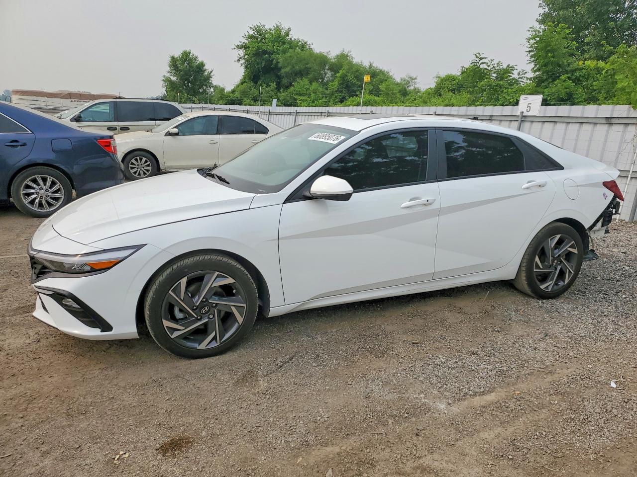2024 HYUNDAI ELANTRA