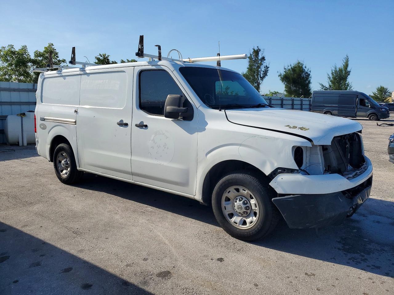 2016 NISSAN NV