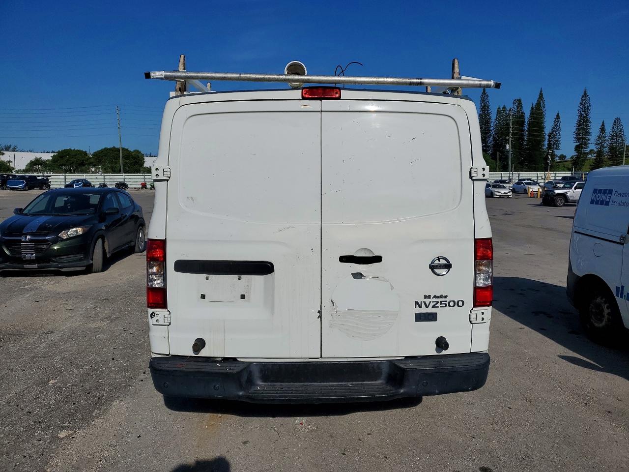 2016 NISSAN NV