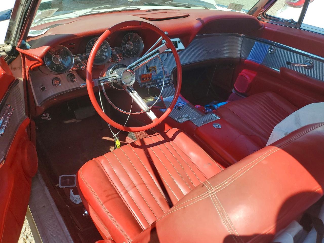 1962 FORD TBIRD
