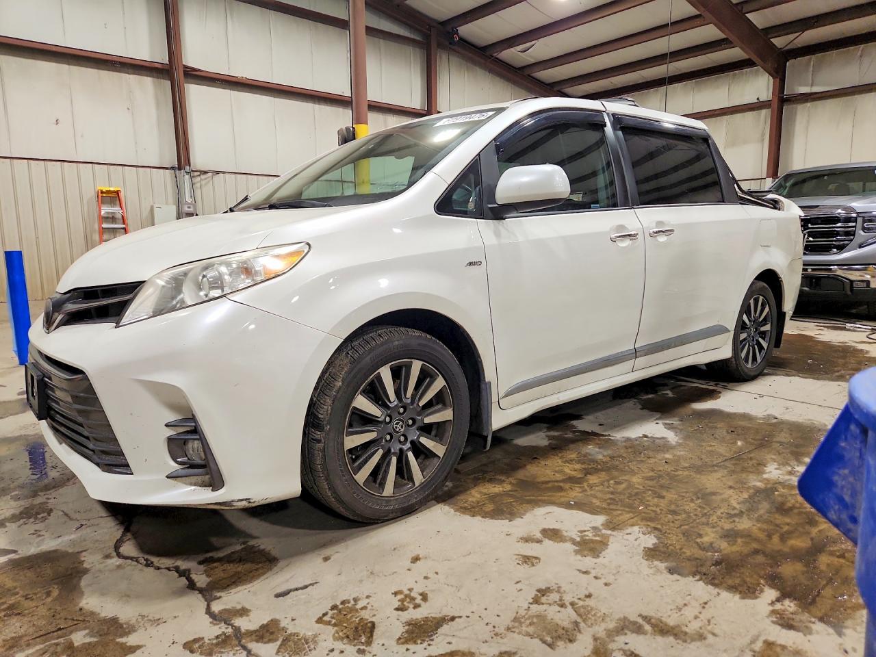 2018 TOYOTA SIENNA