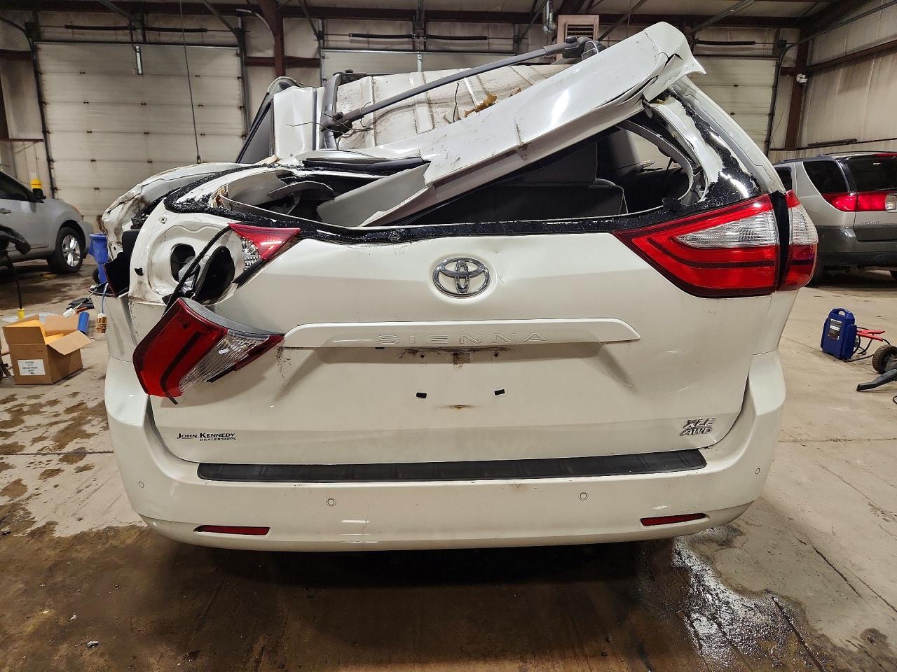 2018 TOYOTA SIENNA
