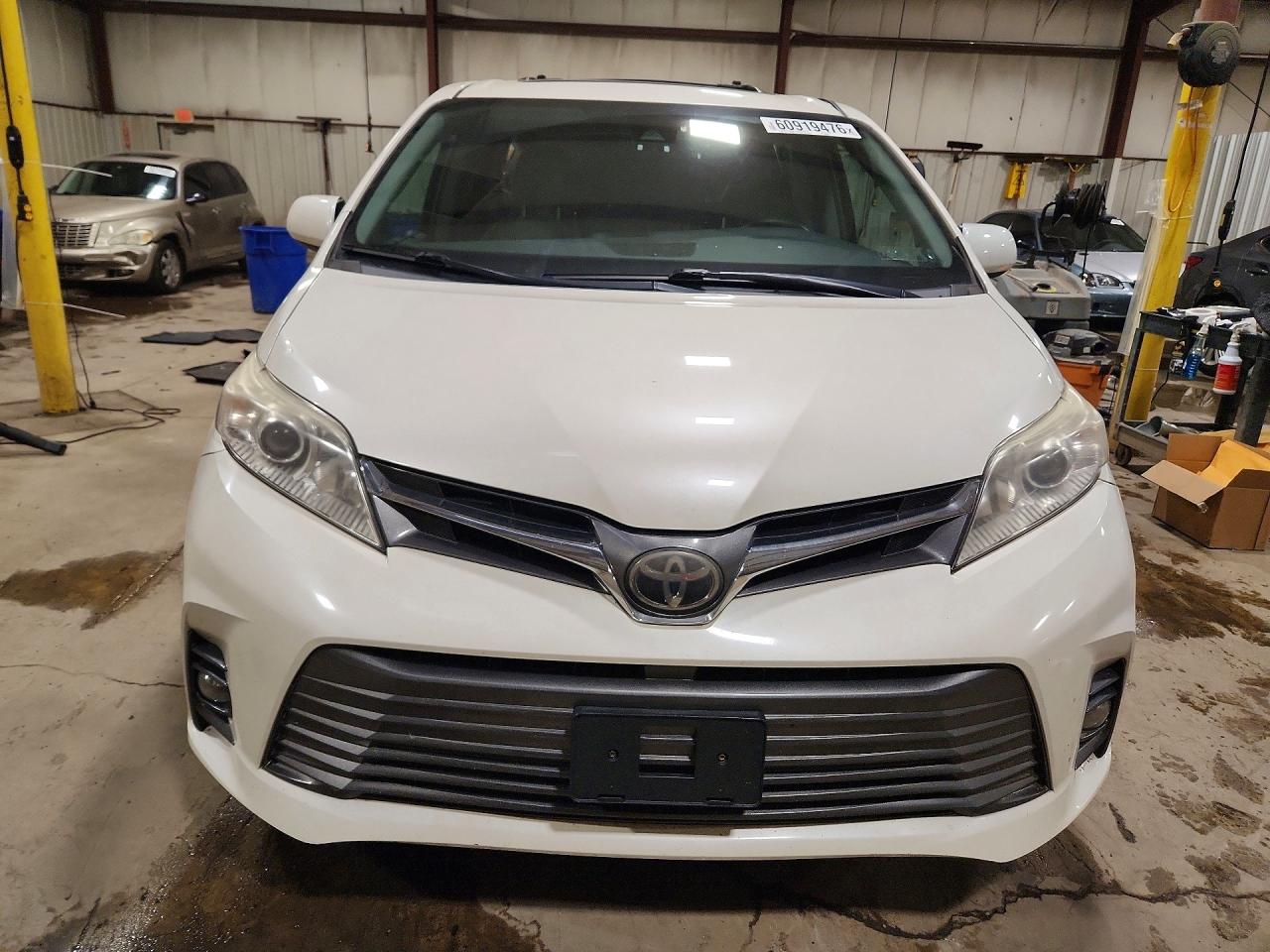 2018 TOYOTA SIENNA