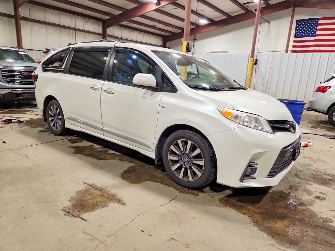 2018 TOYOTA SIENNA